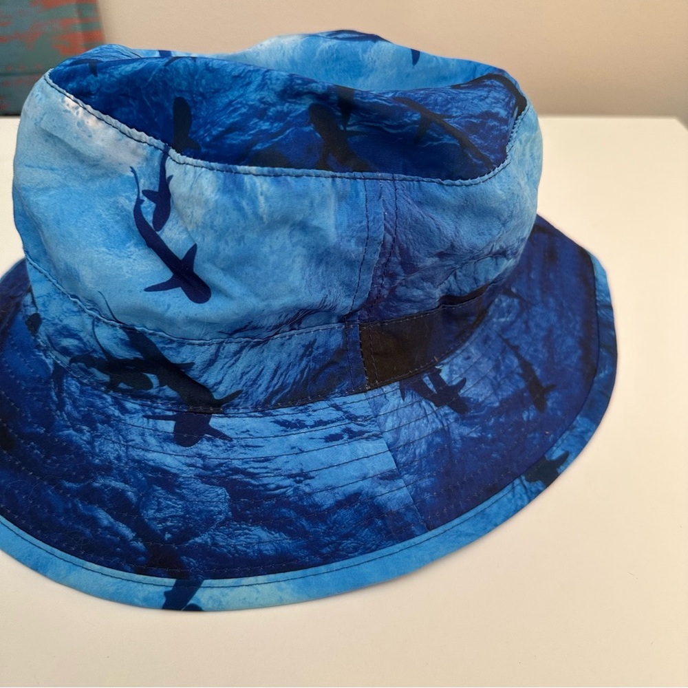 Blue shark lightweight bucket hat OS